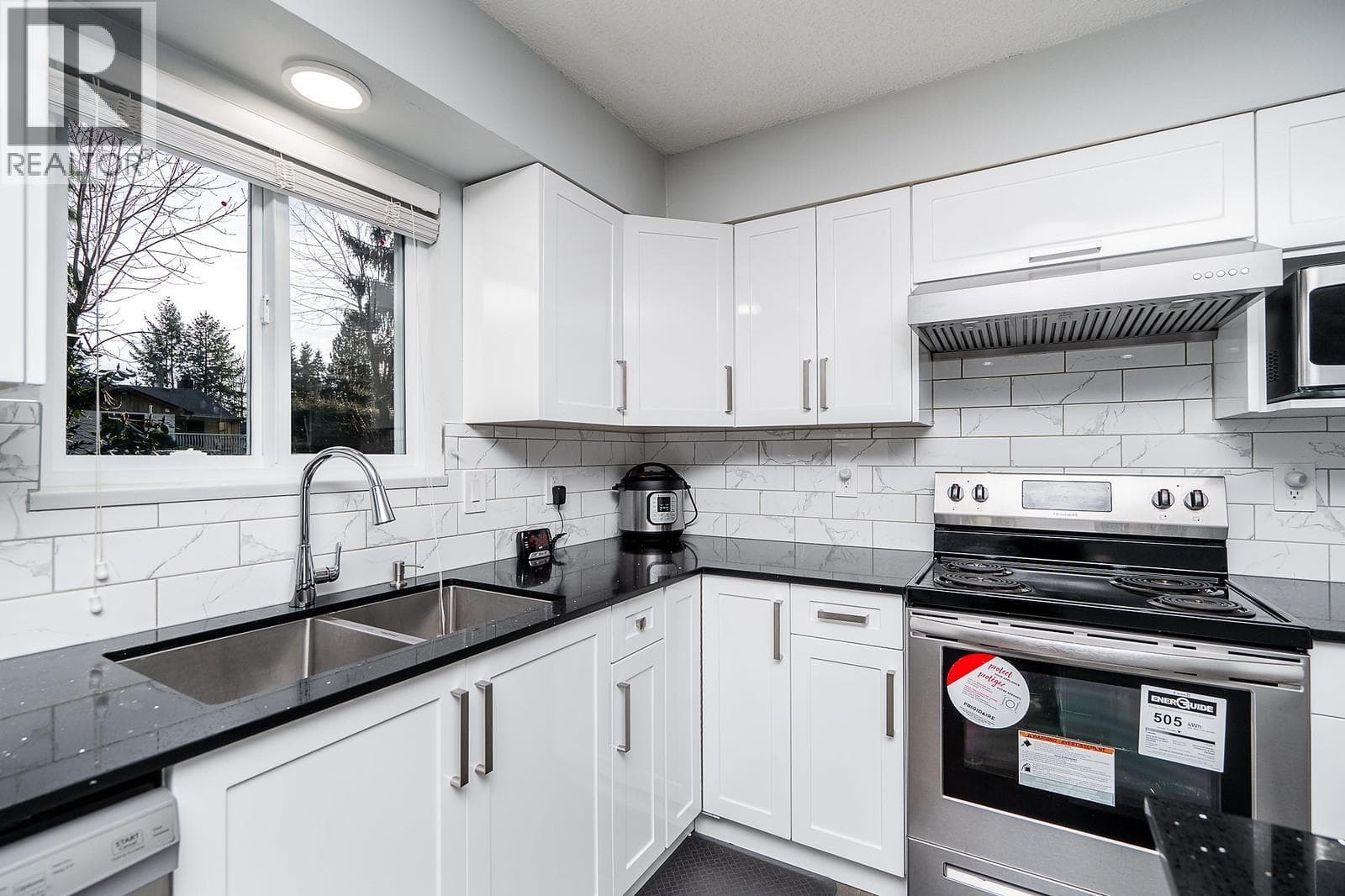 1648 ST. ALBERT AVENUE in Birchland Manor