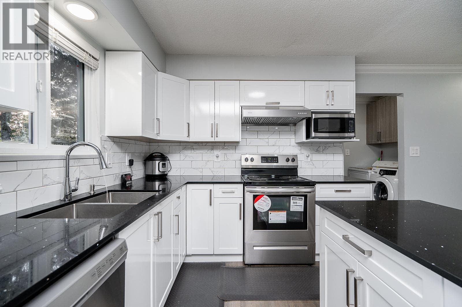 1648 ST. ALBERT AVENUE — photo 3