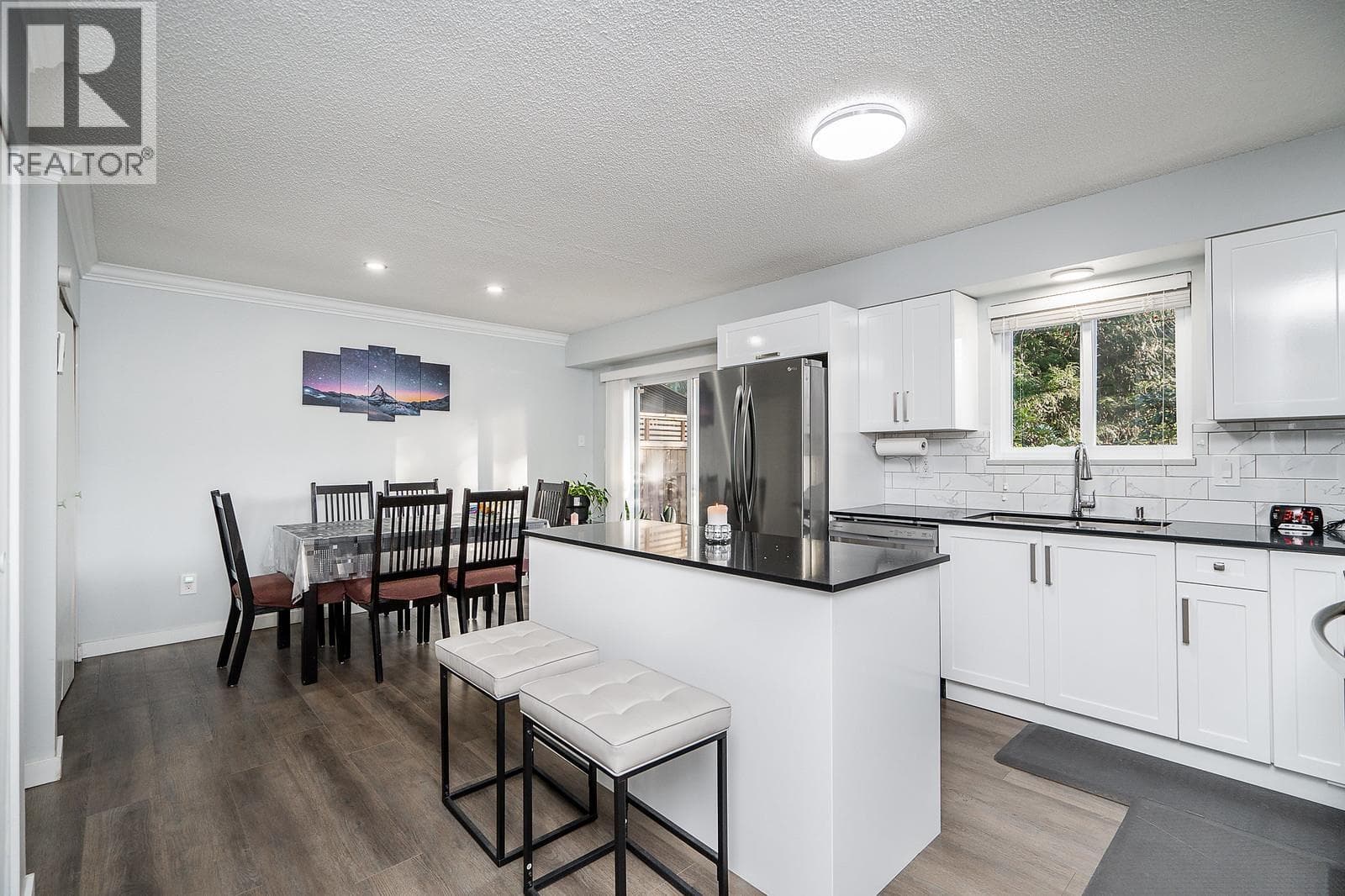 1648 ST. ALBERT AVENUE — photo 4
