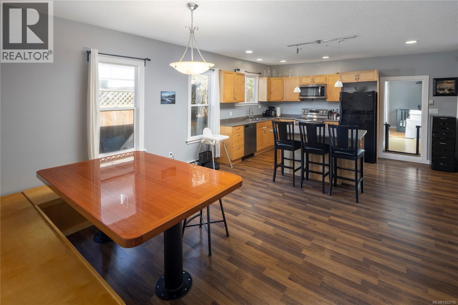 948 MASON STREET — photo 4