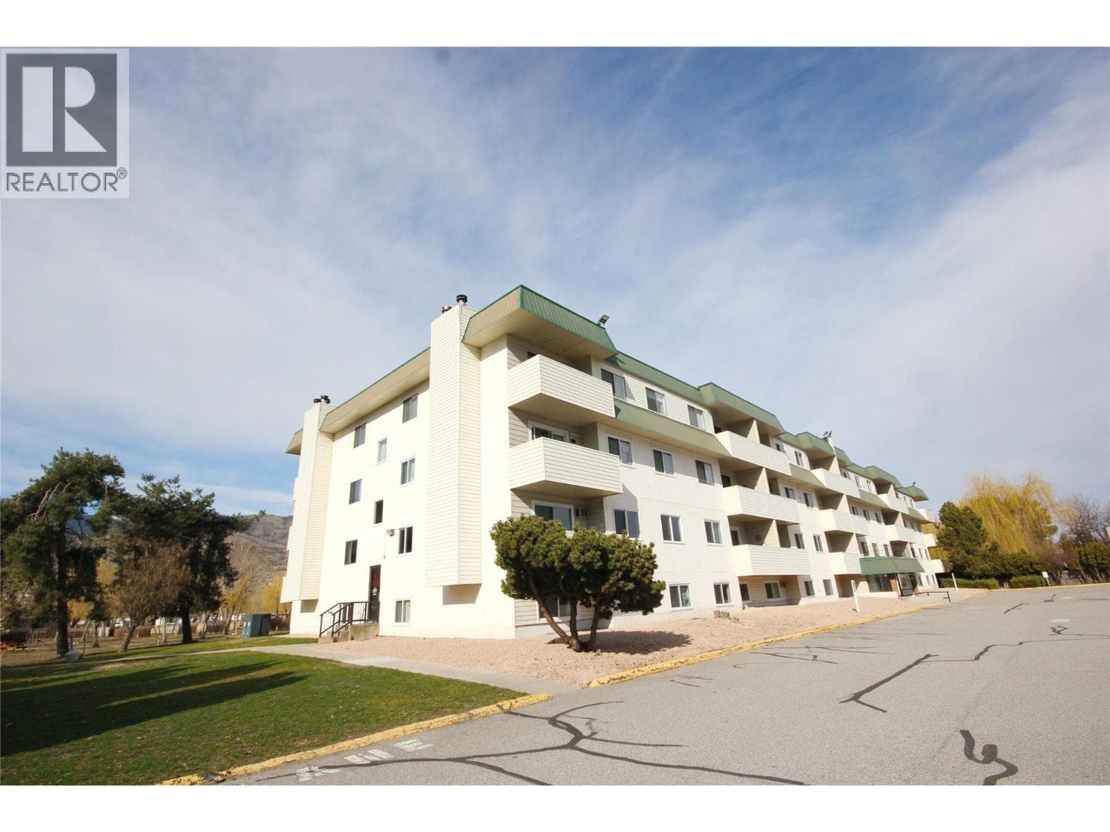 150 SKAHA PLAZA UNIT 402, Interior REALTORS® — photo 3