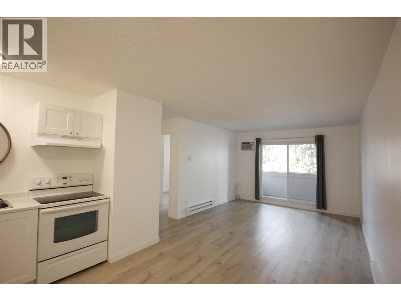 150 SKAHA PLAZA UNIT 402, Interior REALTORS® — photo 4