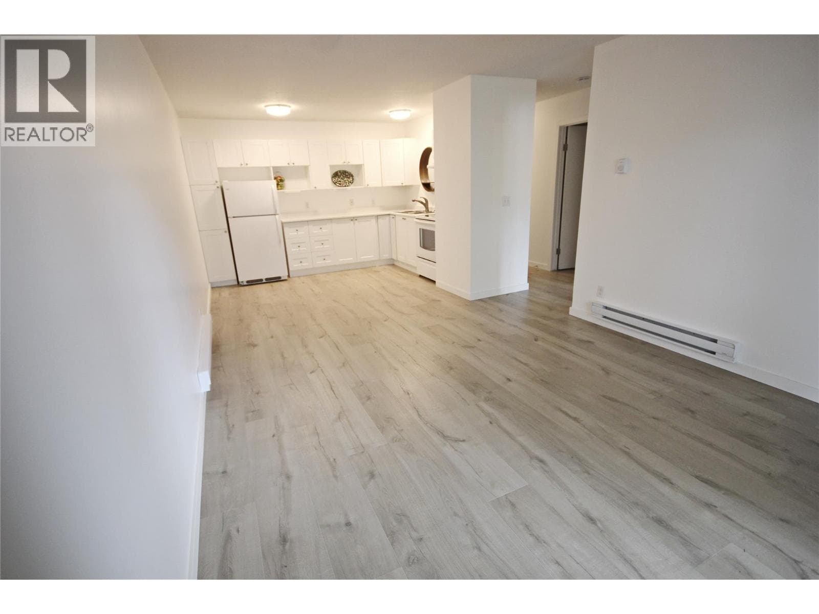 150 SKAHA PLAZA UNIT 402, Interior REALTORS® — photo 5