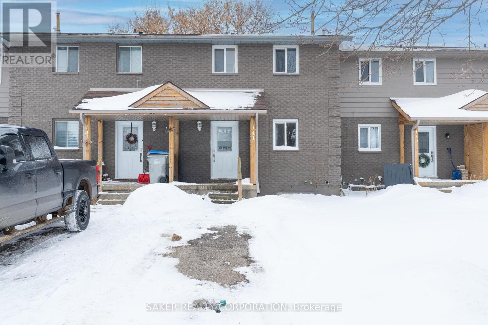 141 SIMCOE STREET — photo 2