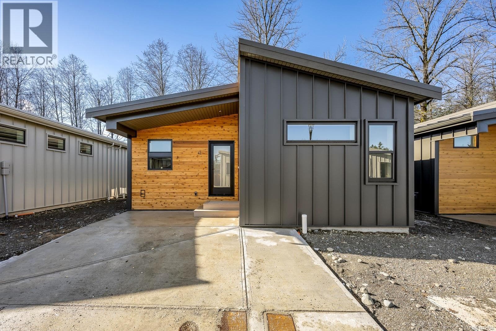 42 3025 ROYSTON ROAD in 