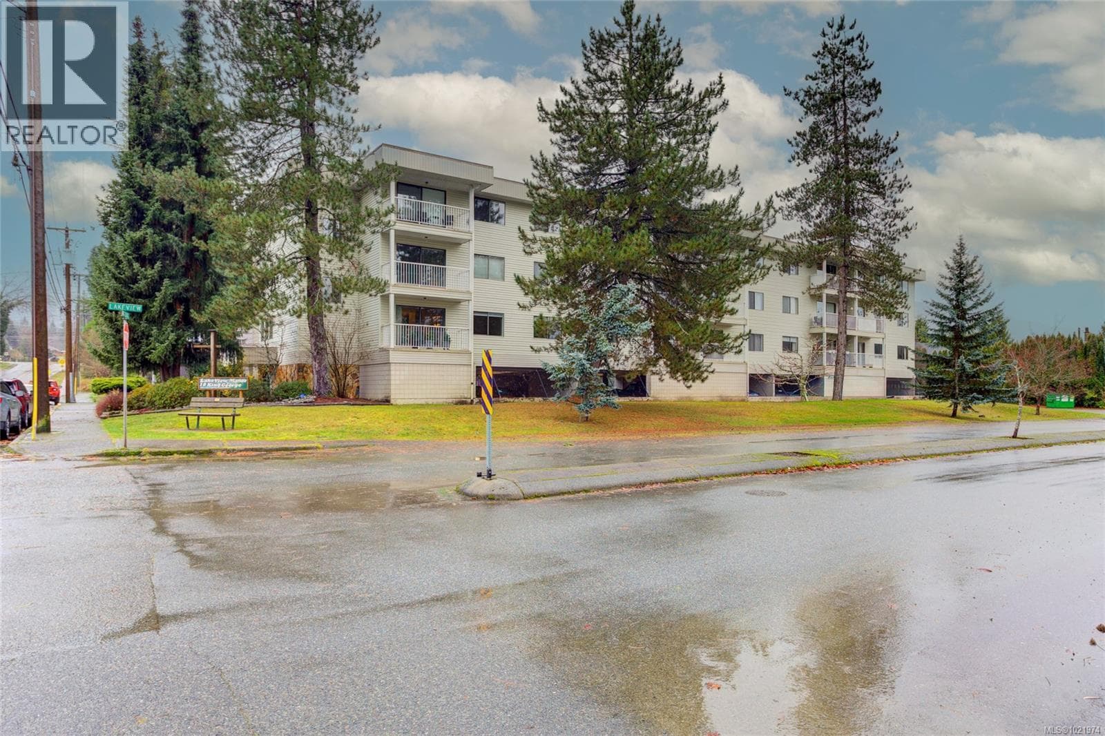 206 18 King George St — photo 2