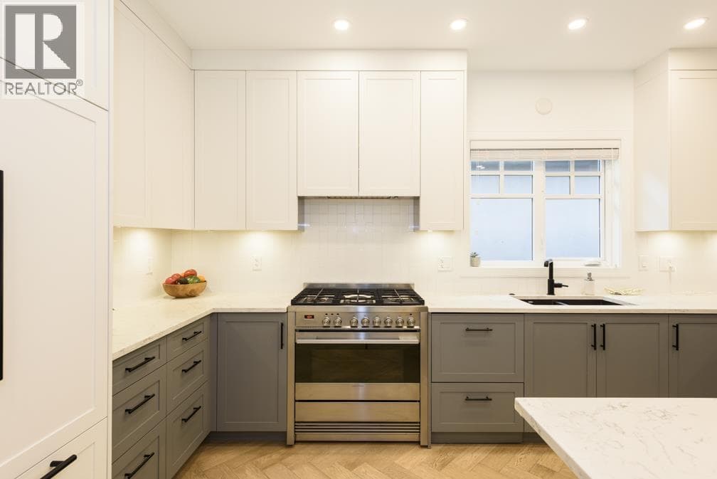 161 WEST 26TH AVENUE in Riley Park