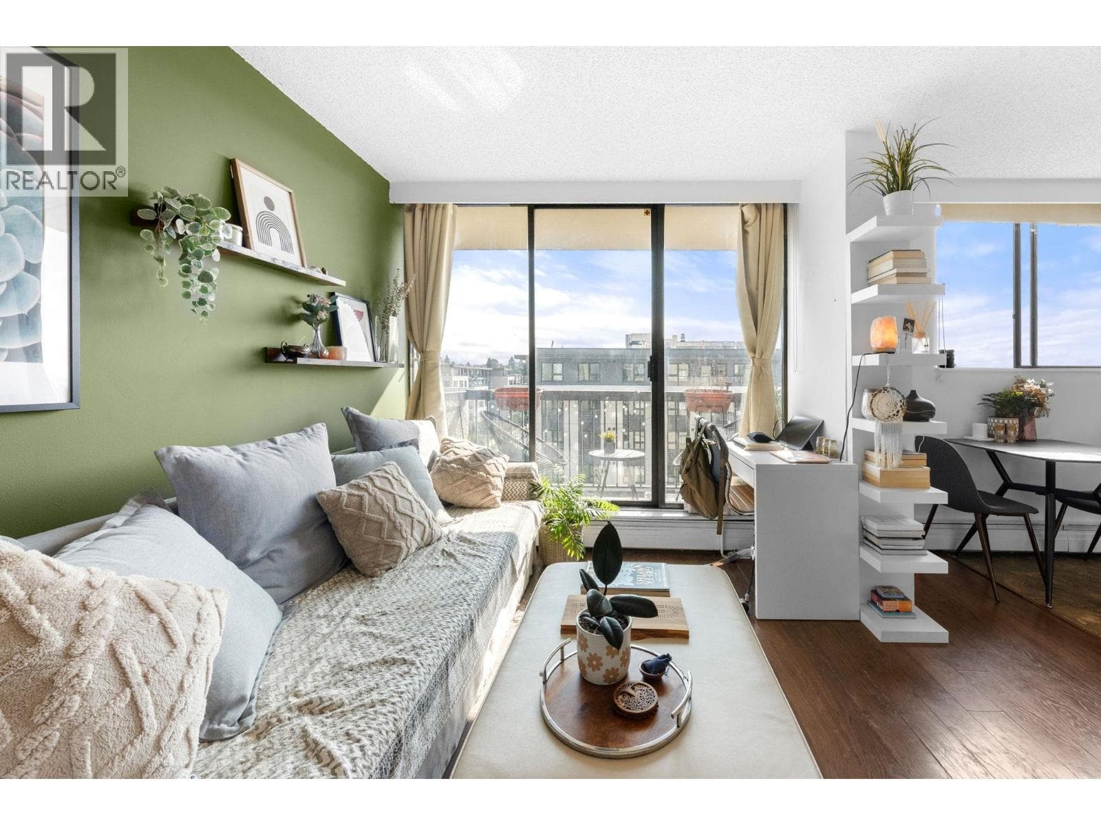 706 145 ST. GEORGES AVENUE in Lower Lonsdale