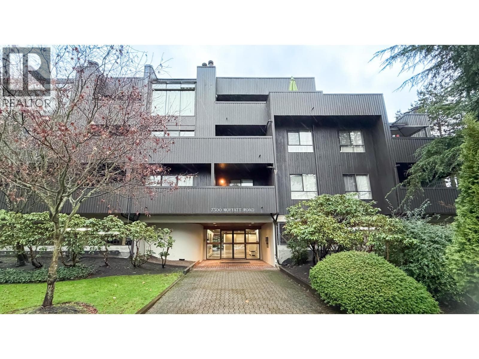 304 7300 MOFFATT ROAD in City Centre