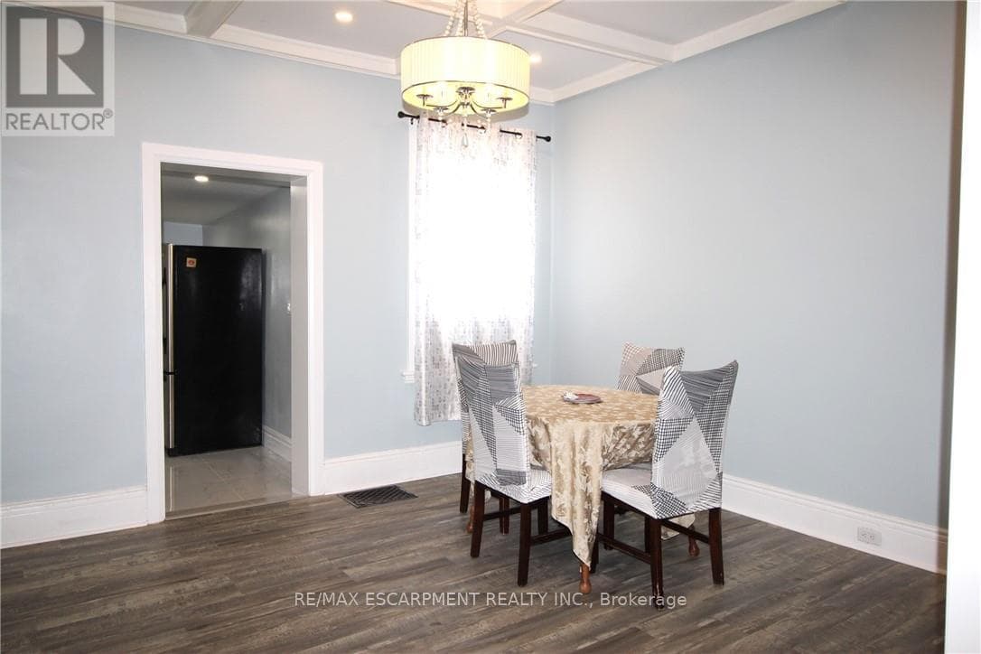 19 EMERALD STREET NORTH, Toronto — photo 4