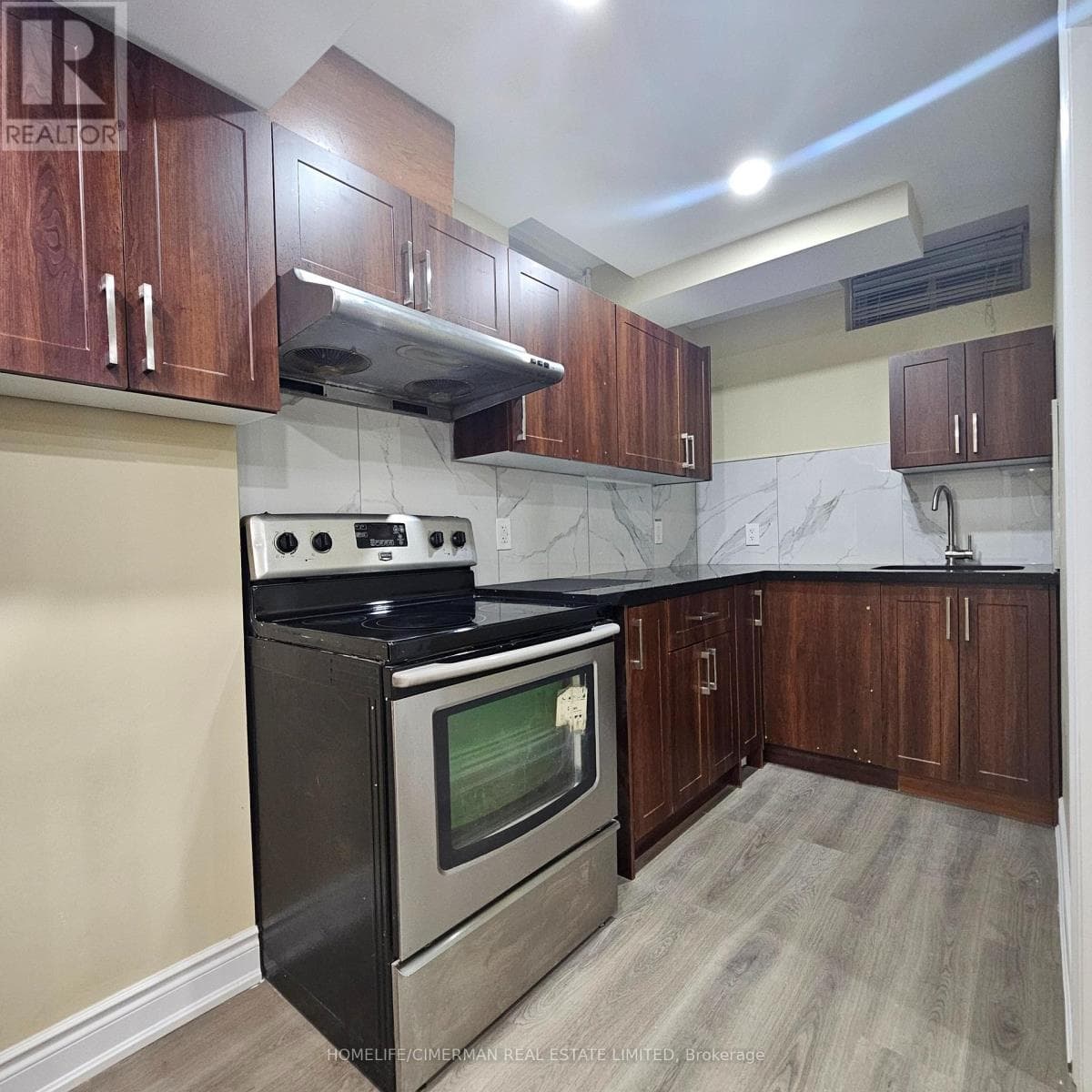 BSMT - 140 CADILLAC CRESCENT — photo 4