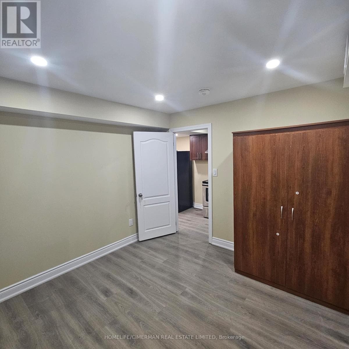 BSMT - 140 CADILLAC CRESCENT — photo 5