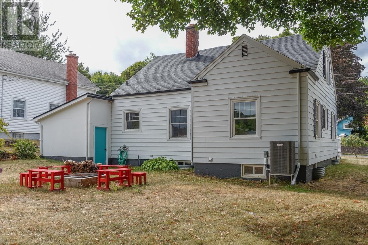 6 COMEAU AVENUE — photo 3