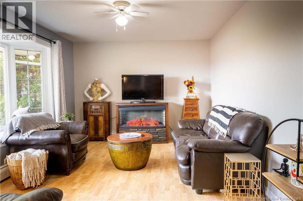 427 HOLDEN STREET — photo 5