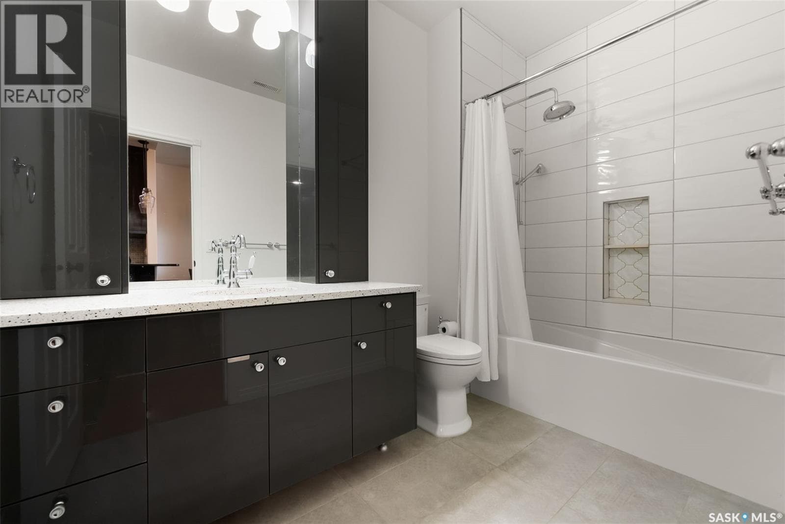 703 1901 Victoria AVENUE — photo 4