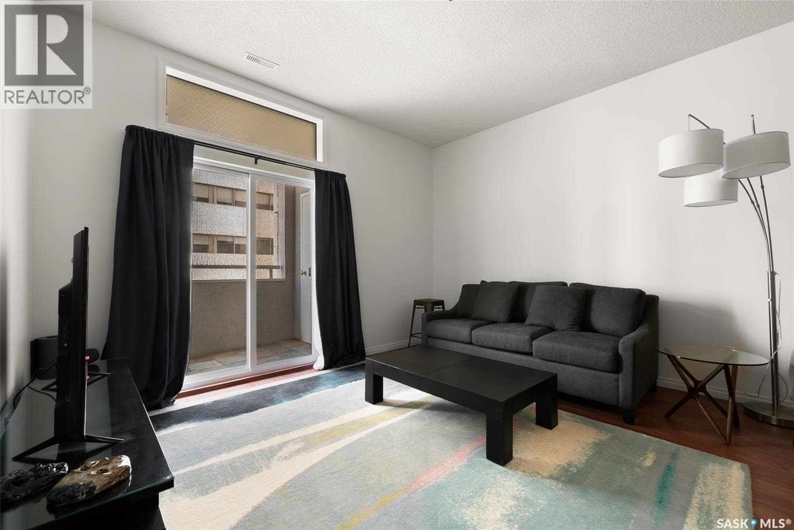 703 1901 Victoria AVENUE — photo 2
