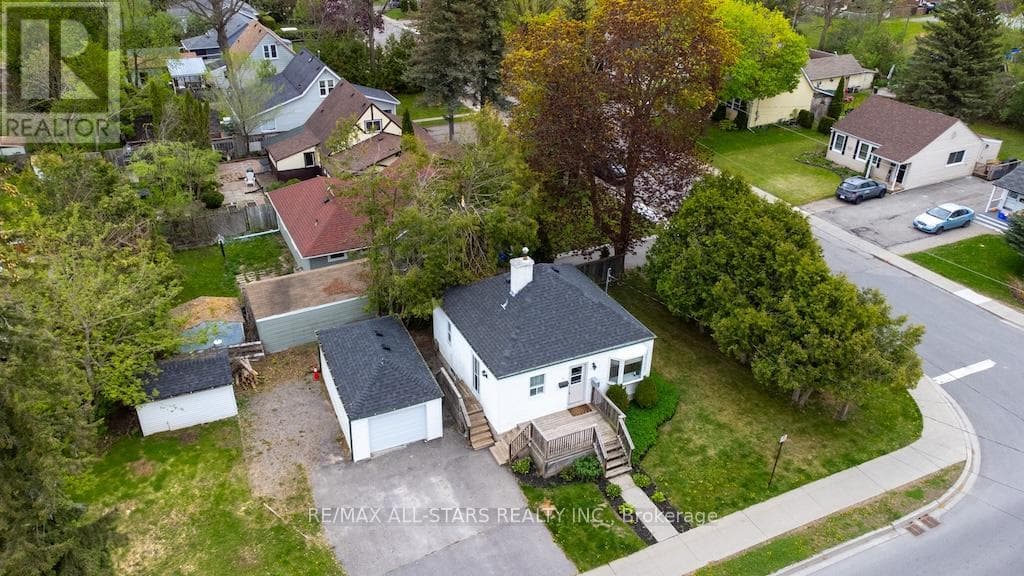 32 ADELAIDE STREET SOUTH in Lindsay