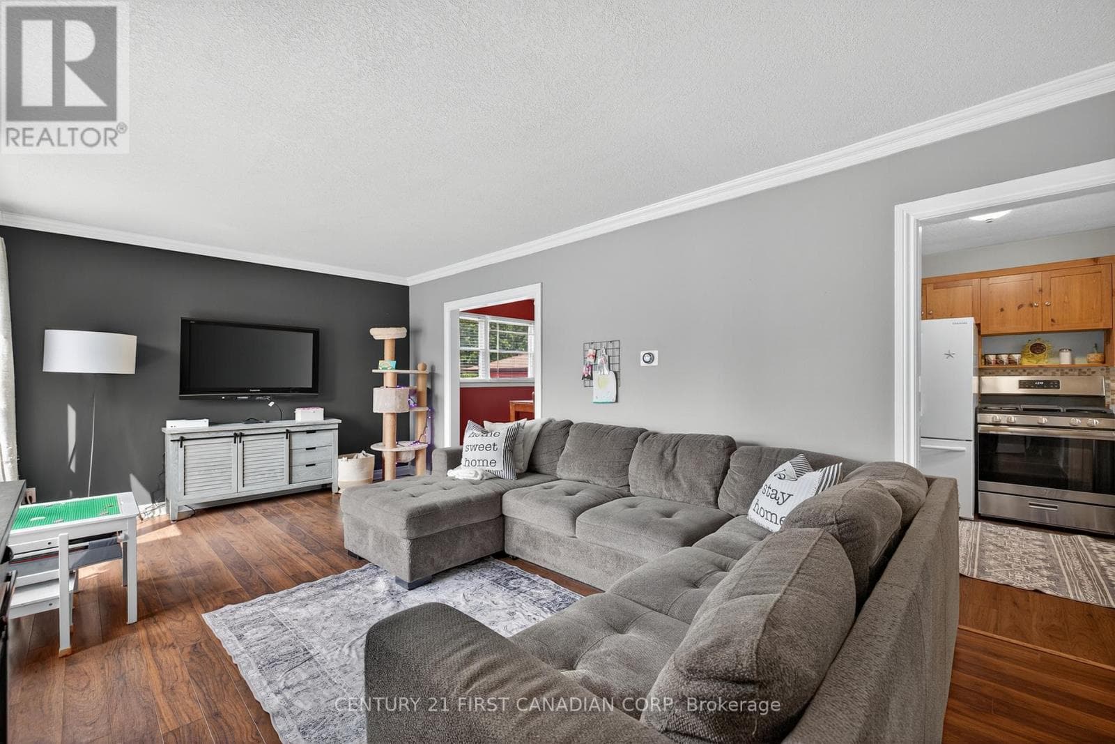 204 BURNSIDE DRIVE — photo 2