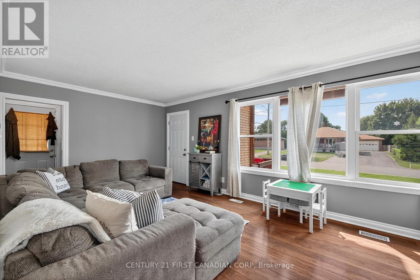 204 BURNSIDE DRIVE — photo 3