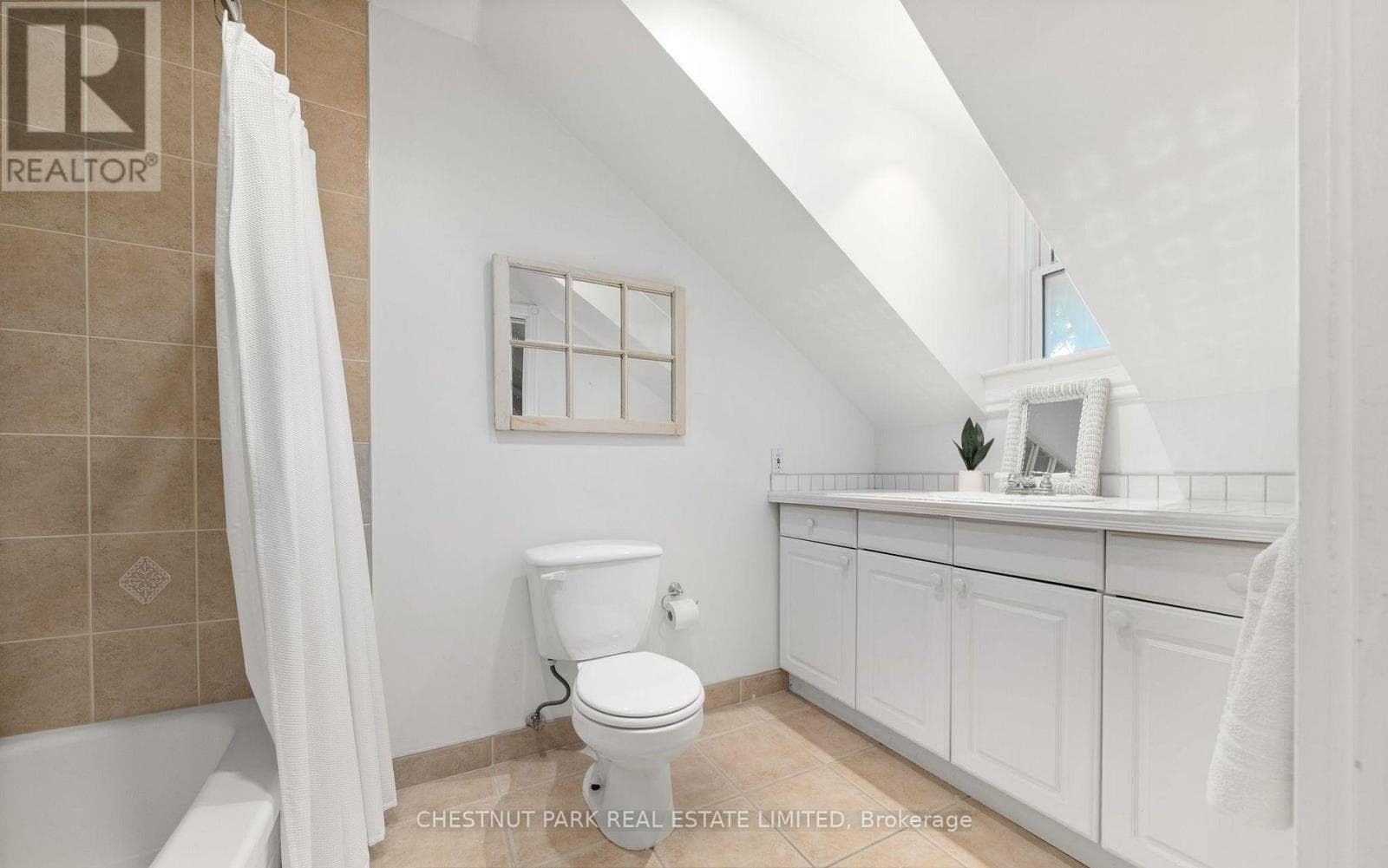 25 PICTON MAIN STREET — photo 5
