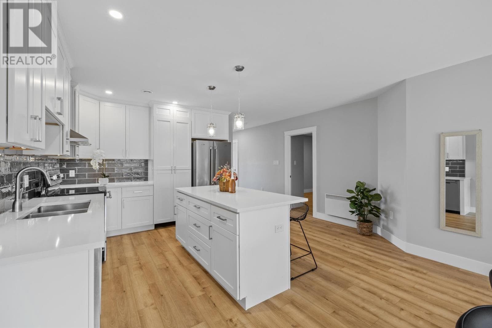 62 KINDRED AVENUE — photo 2
