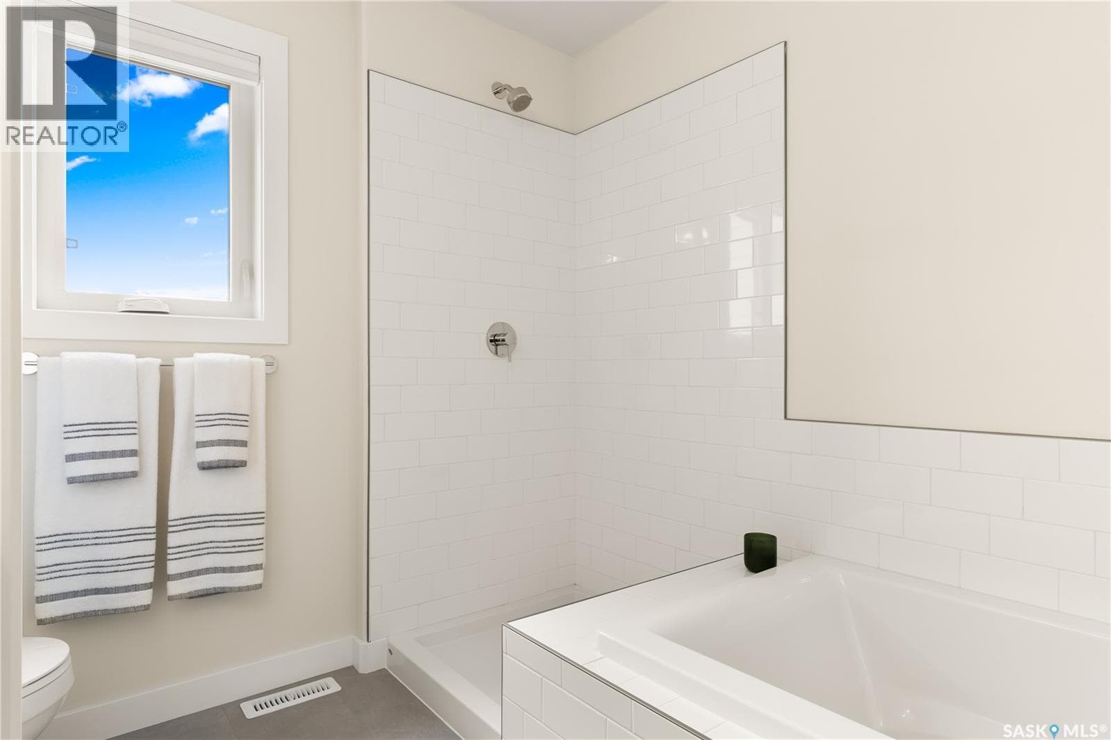 3 Vancouver CRESCENT — photo 2