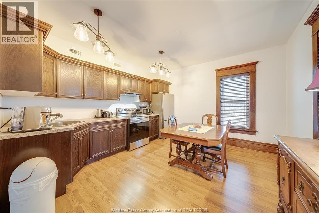 259 WELLINGTON STREET West — photo 4