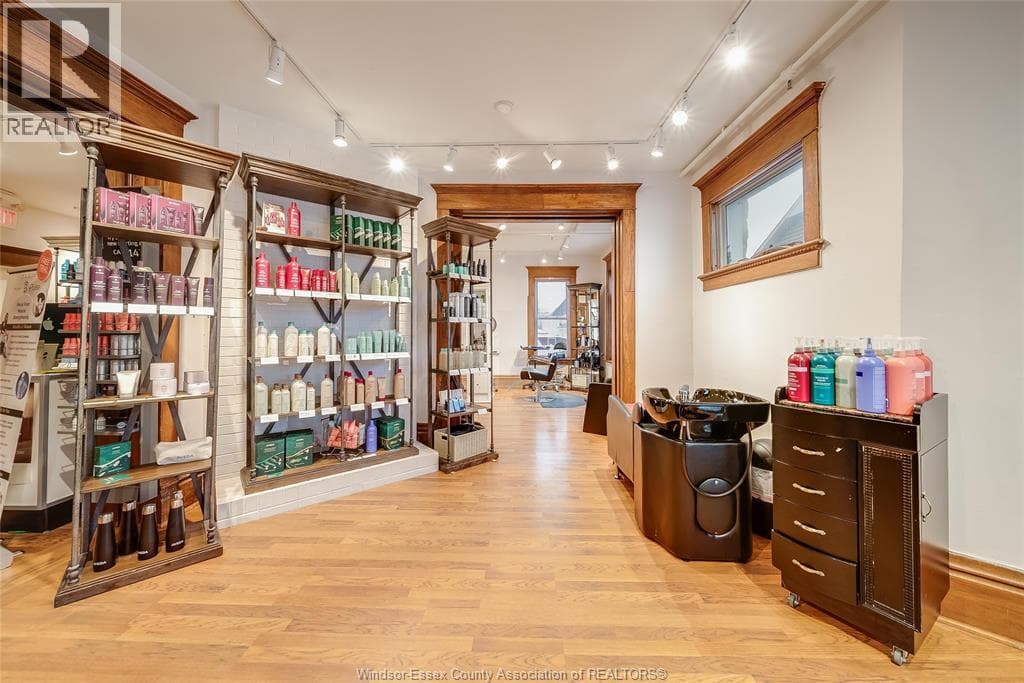 259 WELLINGTON STREET West — photo 3