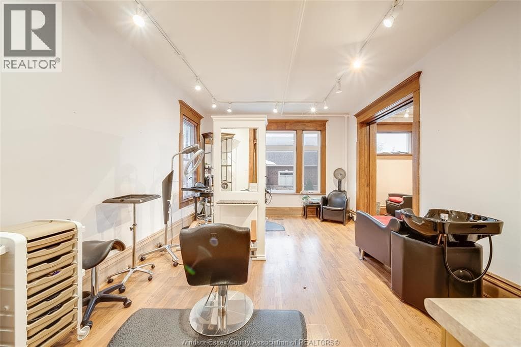 259 WELLINGTON STREET West in 