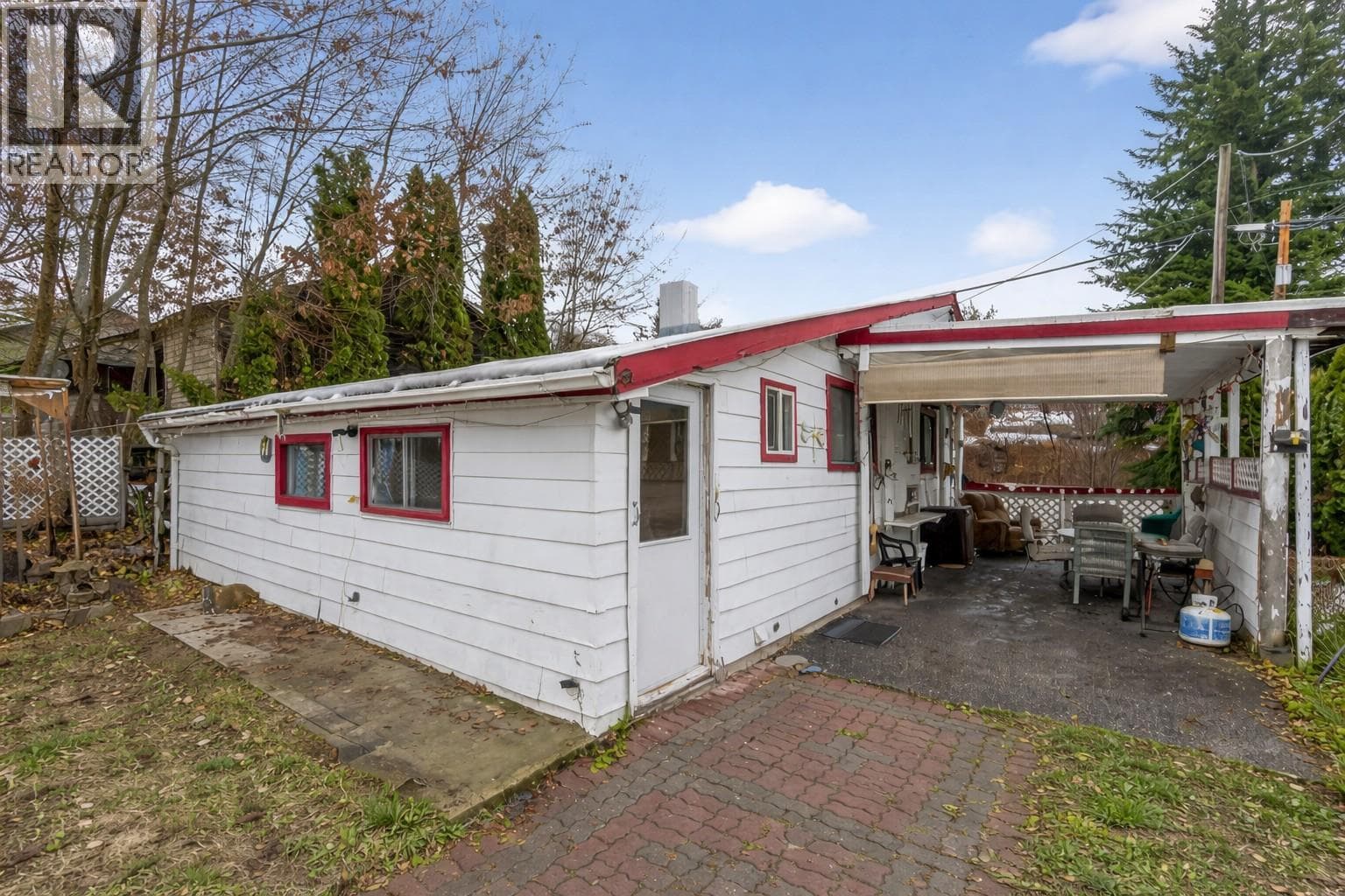 7331 52 Street NE, Interior REALTORS® — photo 4