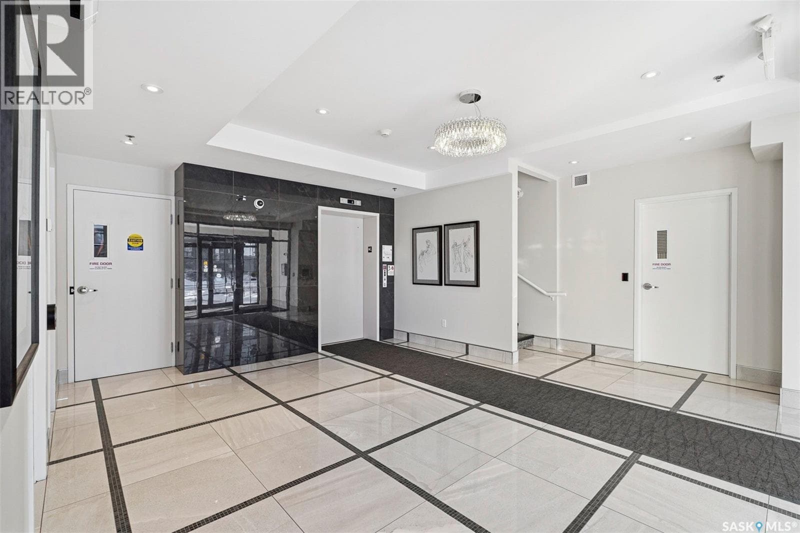 110 408 Cartwright STREET — photo 3