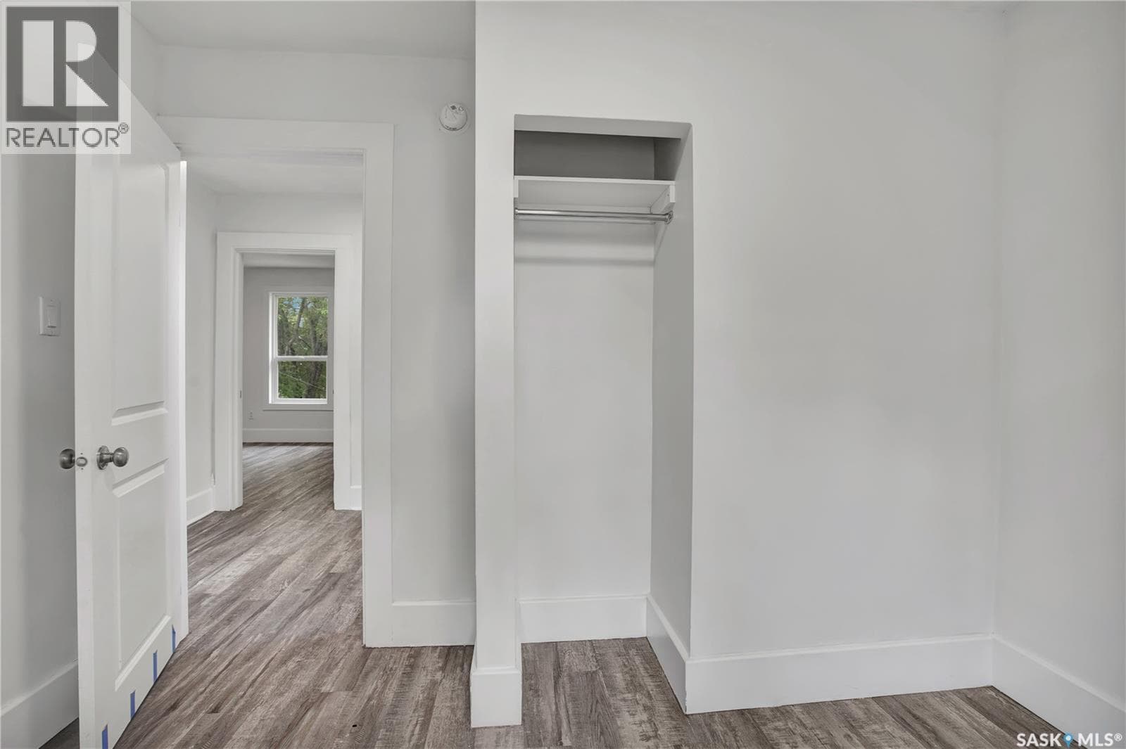 221 AVENUE NORTH — photo 2