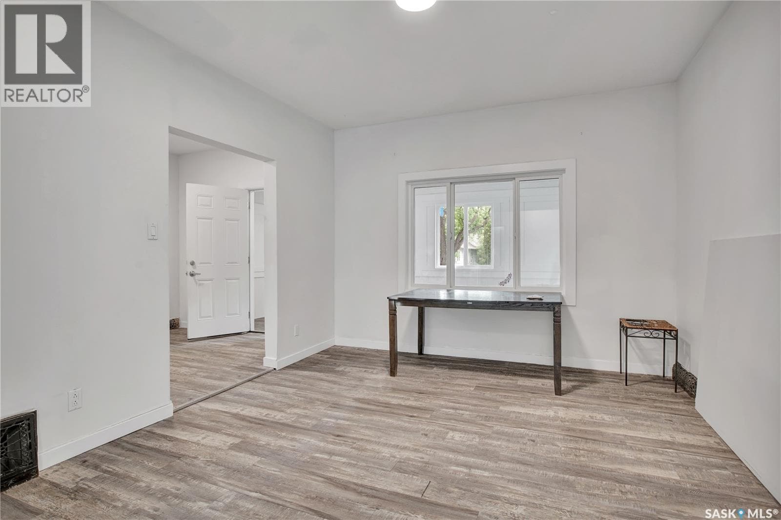 221 AVENUE NORTH — photo 4