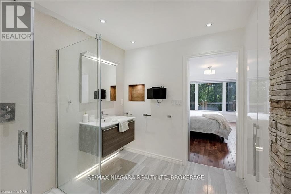50 MELROSE DRIVE — photo 2