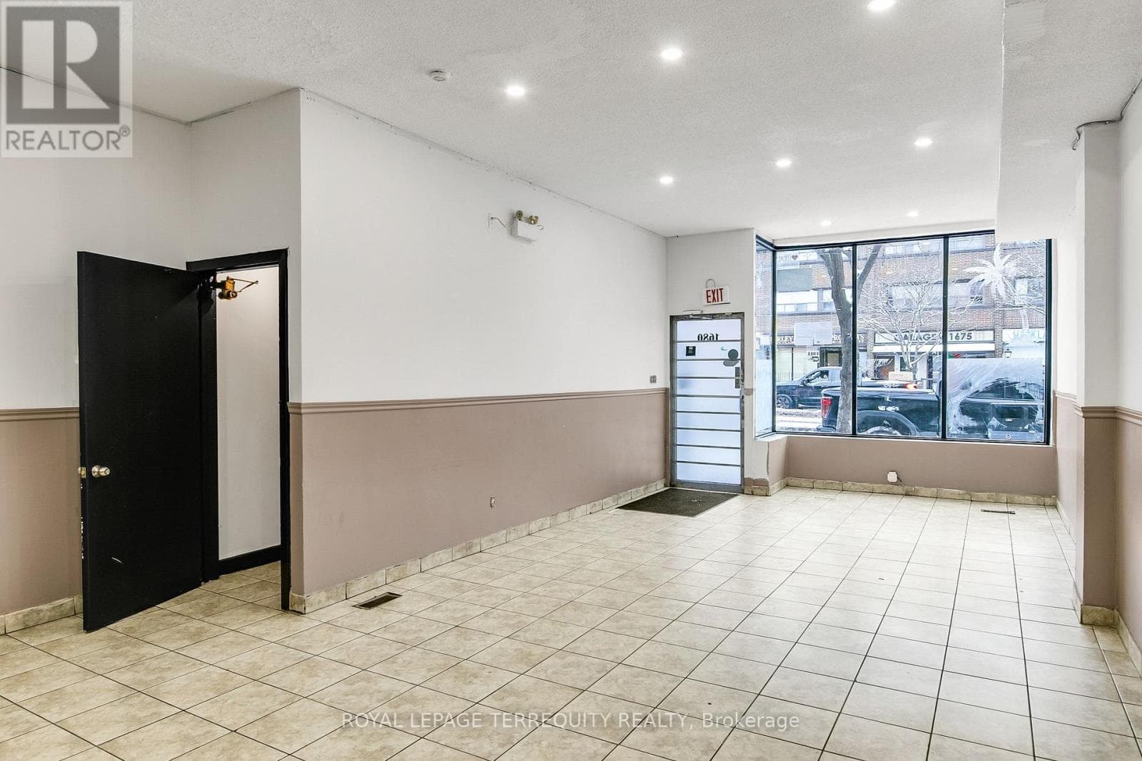1680 ST CLAIR AVENUE W, Toronto — photo 2