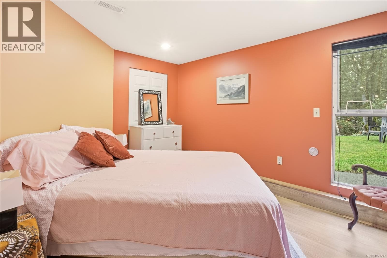 9644 Lakeshore Rd — photo 3