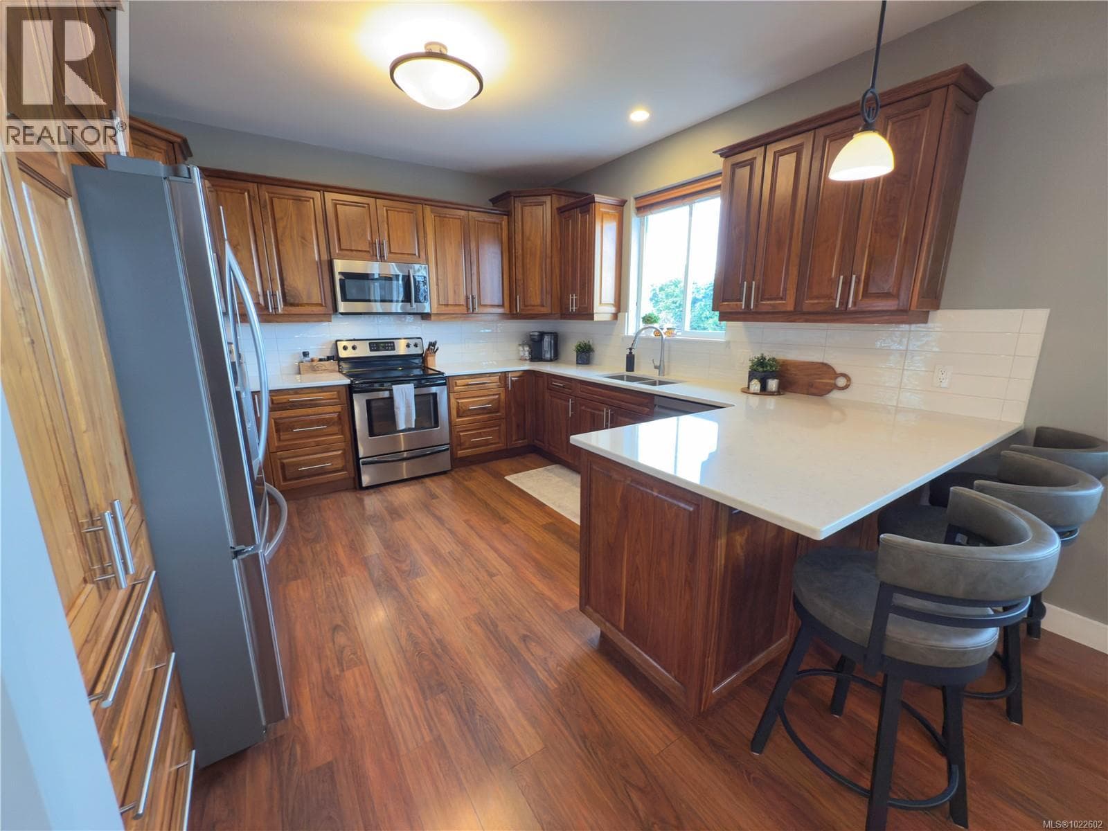 878 Erickson Rd — photo 3