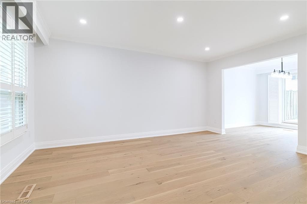 5475 LAKESHORE ROAD UNIT 4 — photo 4
