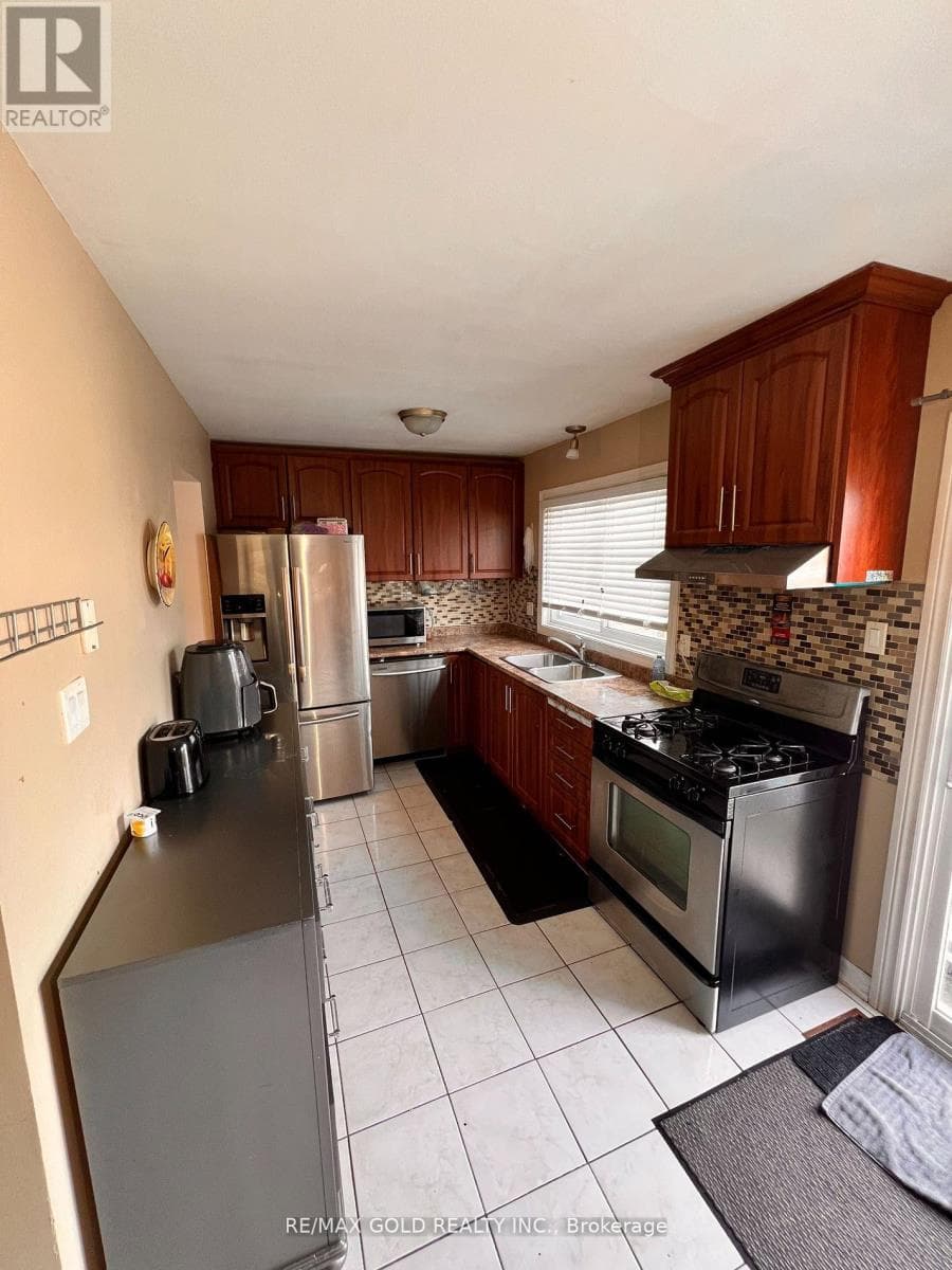 5 - 1020 CENTRAL PARK DRIVE — photo 3
