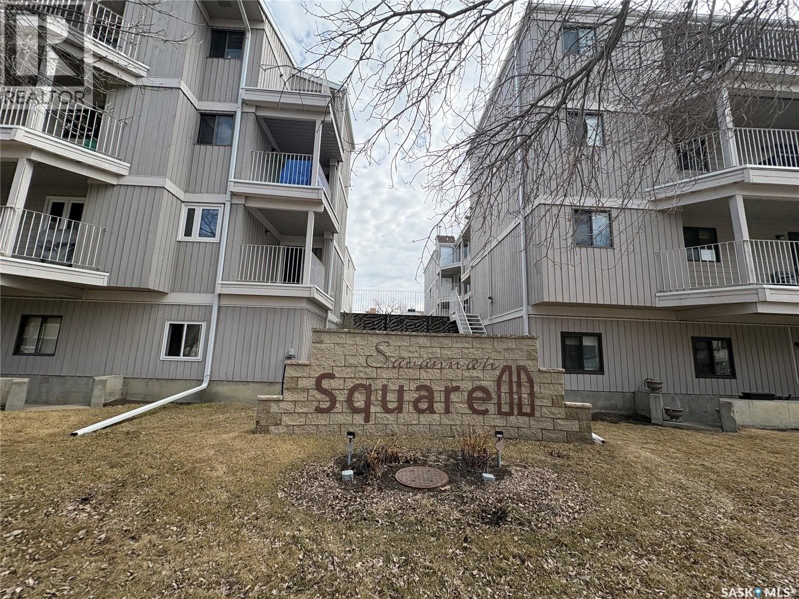 303 2315 McIntyre STREET in Old 33
