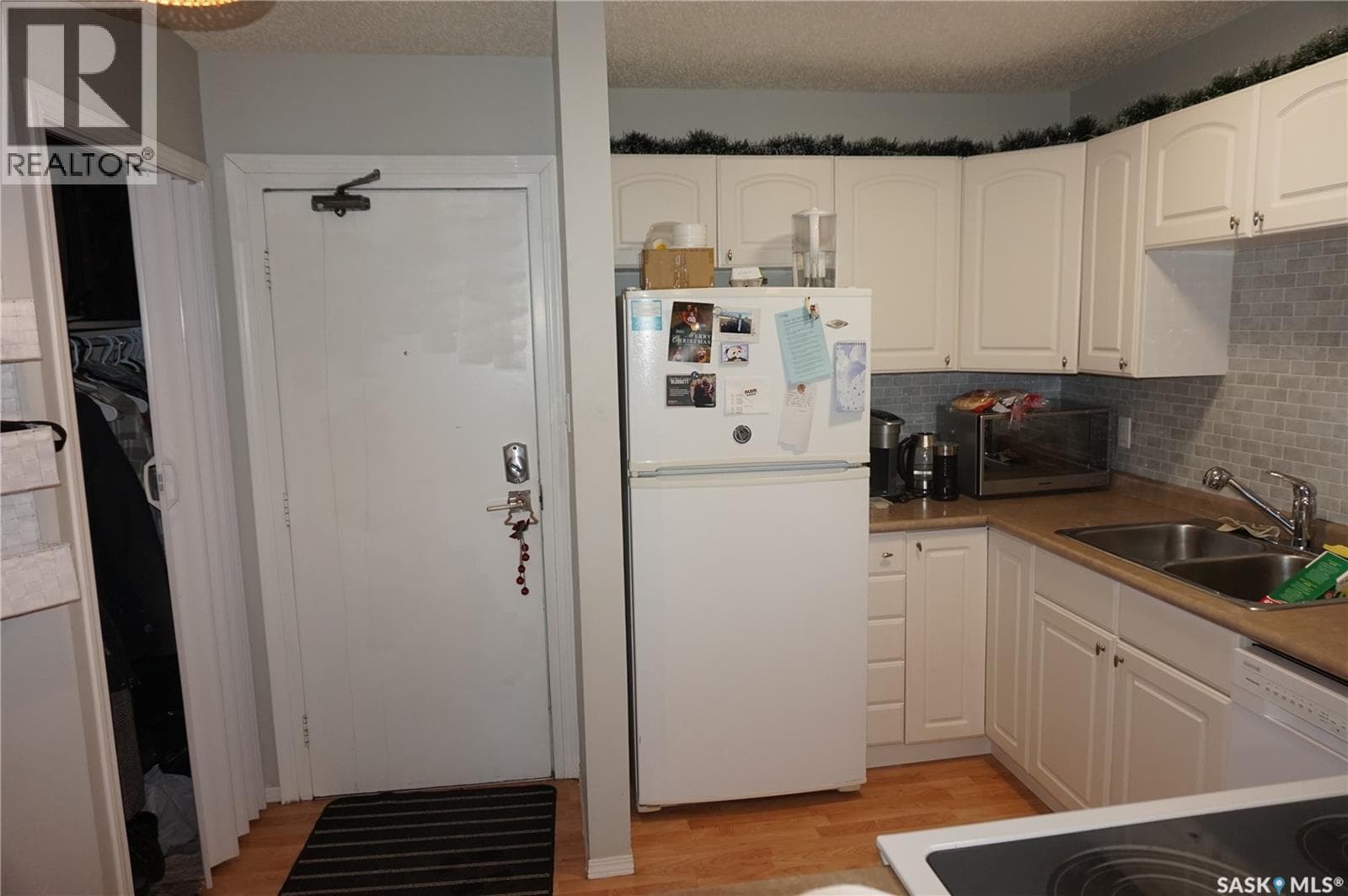 303 2315 McIntyre STREET — photo 5