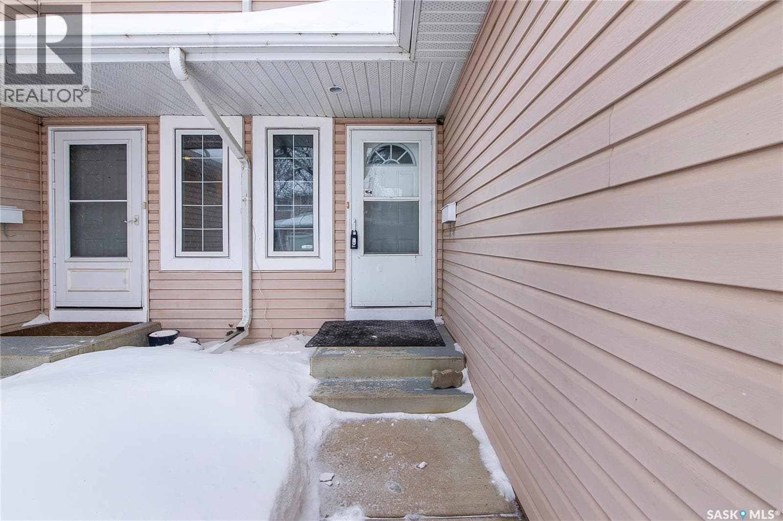 28 215 Pinehouse DRIVE — photo 2