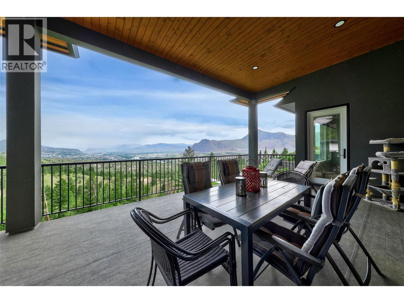 1314 MYRA PLAZA, Interior REALTORS® — photo 2