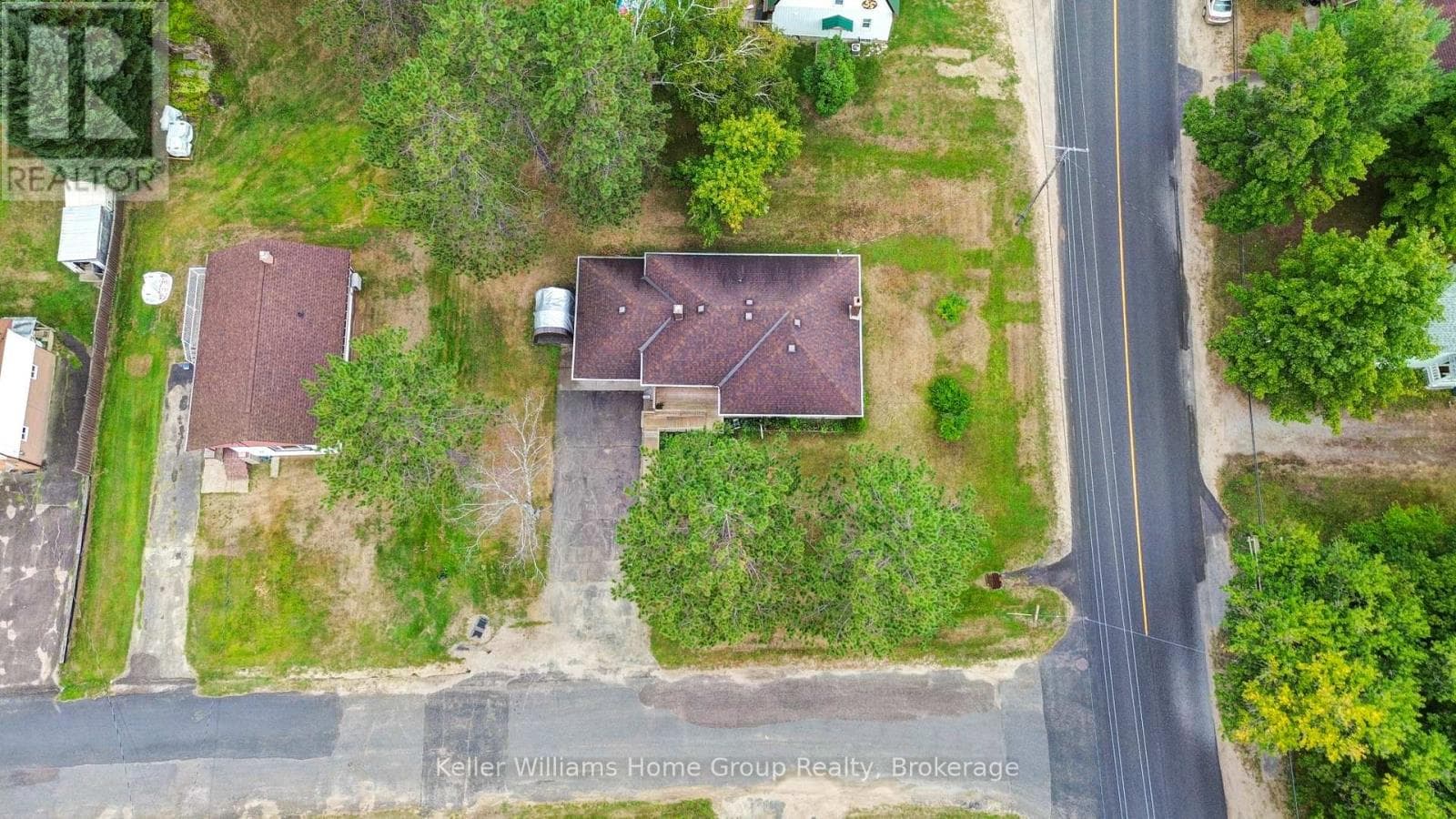 2 EASTON AVENUE — photo 3