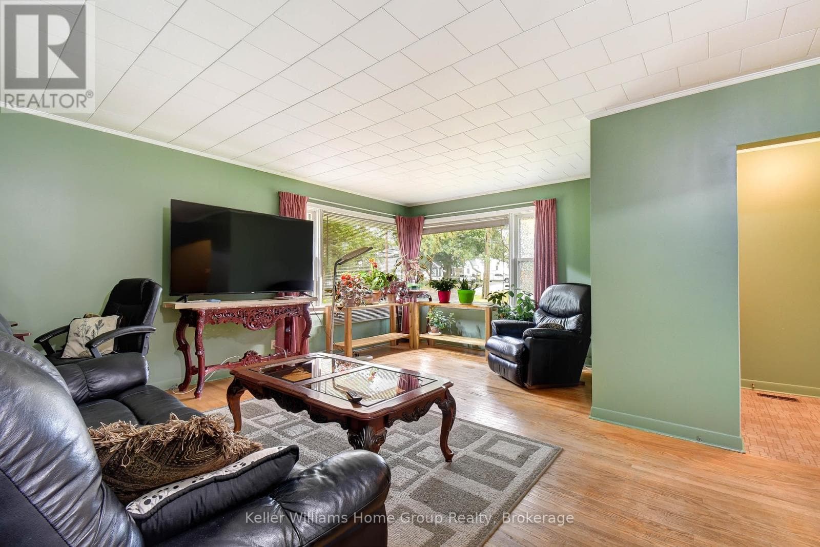2 EASTON AVENUE — photo 5