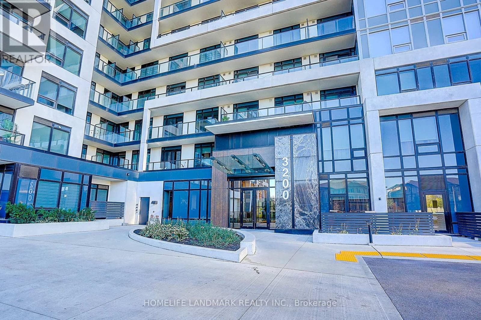 215 - 3200 WILLIAM COLTSON AVENUE — photo 2