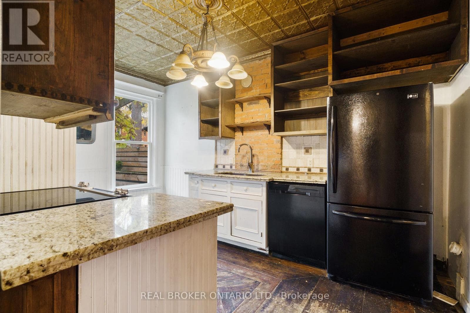 125 GRANT AVENUE — photo 3