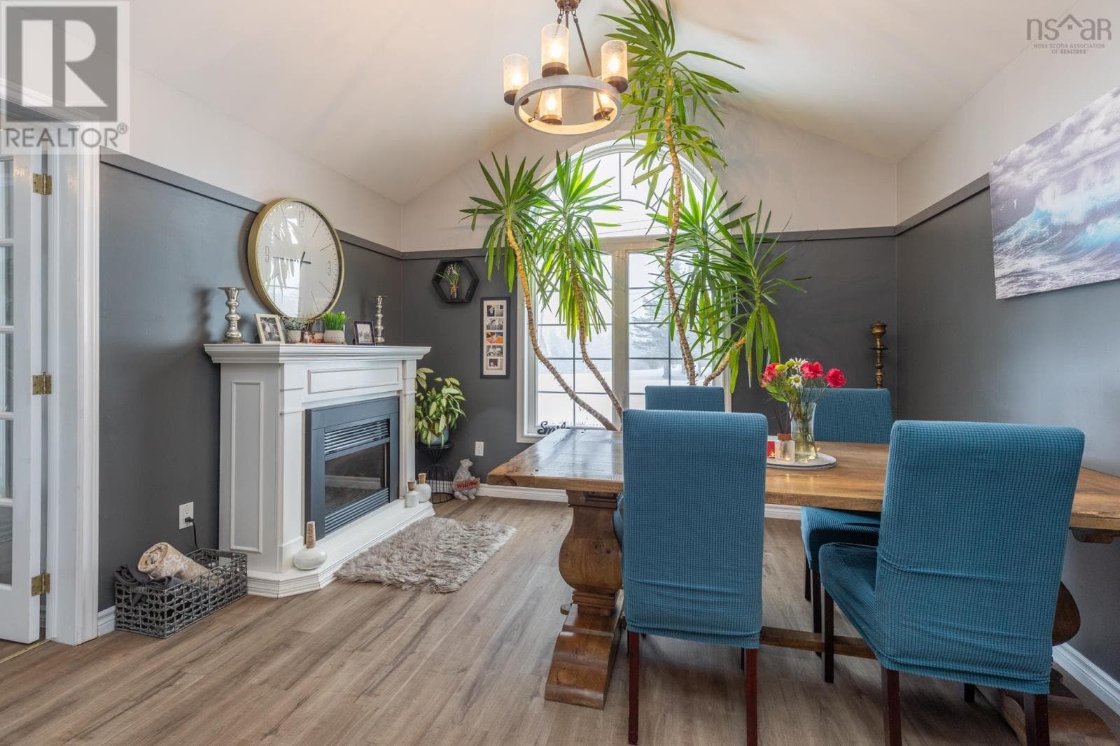 53 COLONIAL AVENUE — photo 3