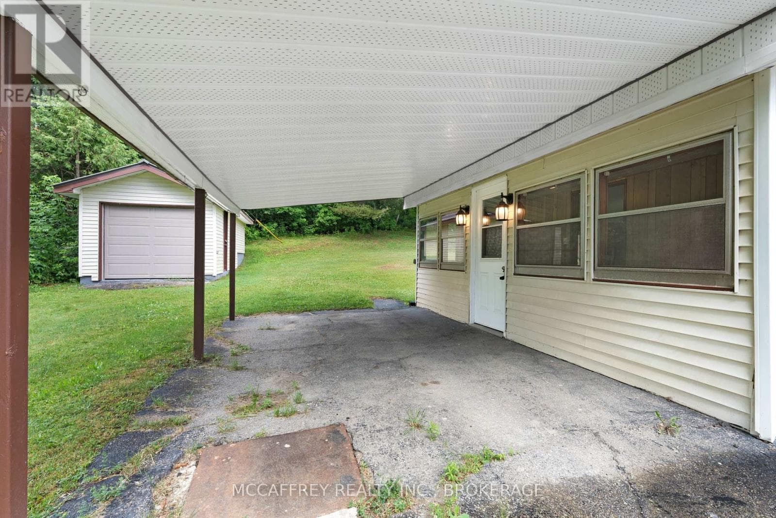 333 BURRIDGE ROAD — photo 2