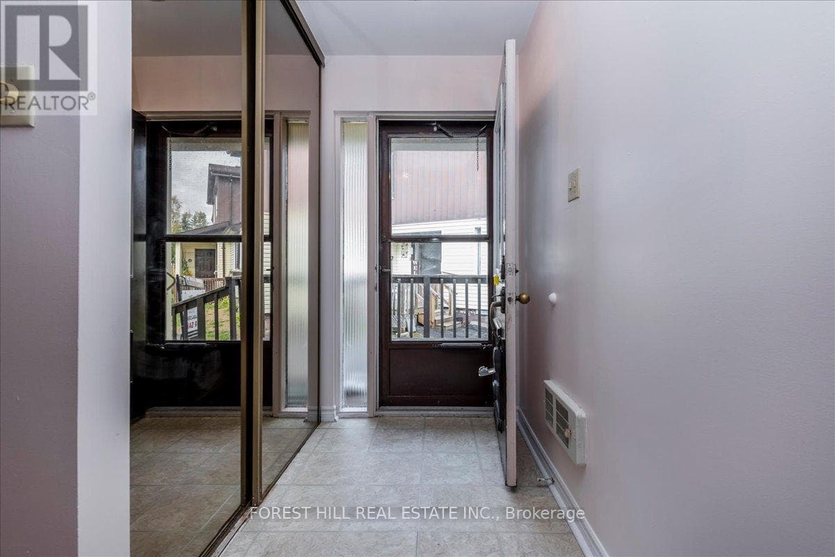 9 - 70 LAGUNA PARKWAY — photo 2